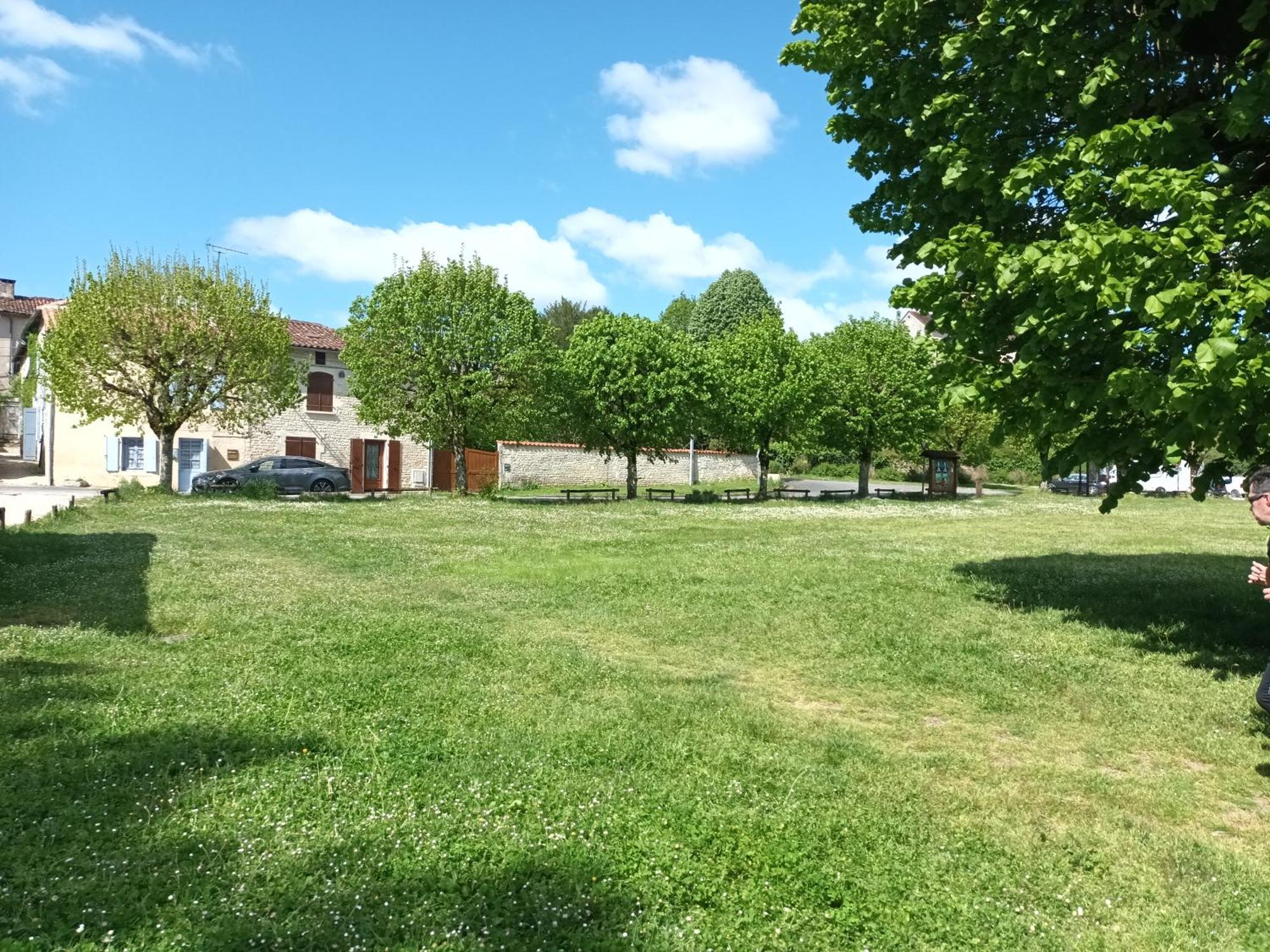 Au Bord De La Riviere Apartamento Verteuil-sur-Charente Exterior foto